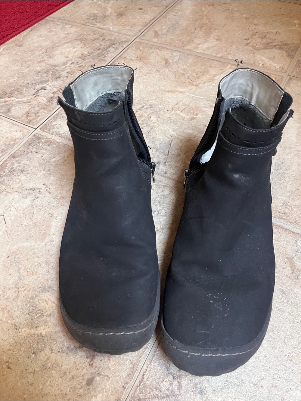 JBU Women's Black Zip-Up Ankle Boots